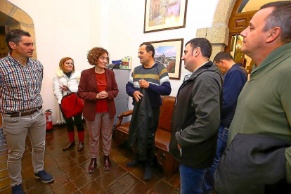 La alcaldesa de Ponferrada, Gloria Fernández Merayo, durante su reunión con los representantes de Compostilla.-ICAL