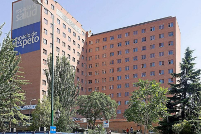 Fachada principal del Hospital Clínico Universitario de Valladolid.-PABLO REQUEJO