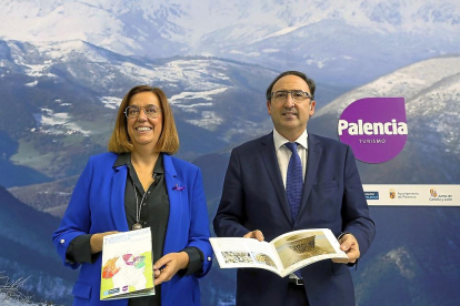Ángeles Armisén y Alfonso Polanco en la presentación de la oferta turística de Palencia.-ICAL