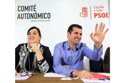 El secretario general del PSOE de Castilla y León, Luis Tudanca, durante en el Comité Autonómico del Partido Socialista. Junto a él, Ana Sánchez.-Leticia Pérez / ICAL
