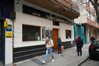 El bar restaurante Las Cabañas en el número 18 de la calle Cervantes de Valladolid - J.M. LOSTAU