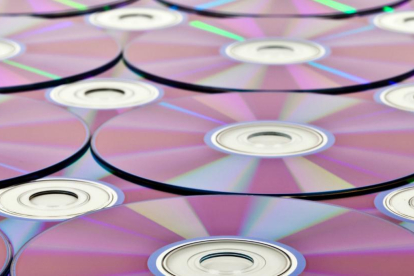 Los DVDs y CDs, un formato prácticamente extinguido-PETR KRATOCHVIL (PUBLICDOMAINPICTURES.NET)