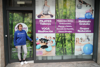 Beatriz Carrascosa, dueña del Centro Aire Pilates y Yoga de la calle Cervantes de Valladolid - J.M. LOSTAU
