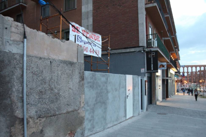 El Ayuntamiento de Segovia ordena la paralización y demolición de unas obras sin licencia en un hotel ubicado junto al acueducto-Ical