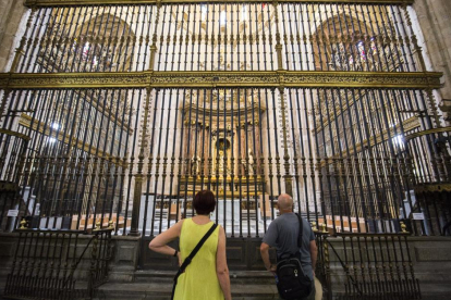 Restauración del Altar Mayor de la Catedral de Segovia.-ICAL