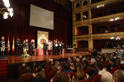 El Teatro Calderón acoge la celebración del Día de la Policía Municipal. -PHOTOGENIC