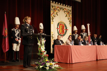La intendente jefa Julia González interviene en la celebración del Día de la Policía Municipal. -PHOTOGENIC