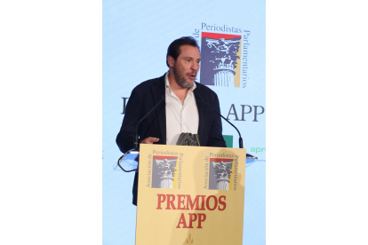 El ministro de Transportes y Movilidad Sostenible, Óscar Puente, en la entrega de premios de los periodistas parlamentarios. E.M.