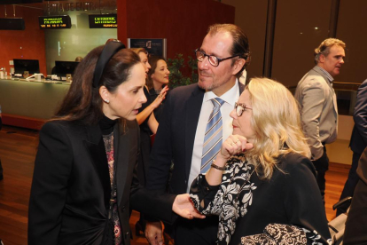 Soledad Ulibarri, CEO de El Mundo Diario de Castilla y León, con Ismael Pérez, Delegado Territorial ONCE, en la gala de los Premios La Posada 2023 de El Mundo de Castilla y León. -PHOTOGENIC