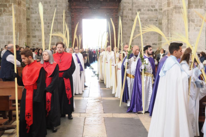 Bendición de las palmas en el Domingo de Ramos en la catedral de Valladolid. PHOTOGENIC