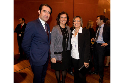 Juan Carlos Suárez-Quiñones, Josefa García Cirac y Milagros Marcos.