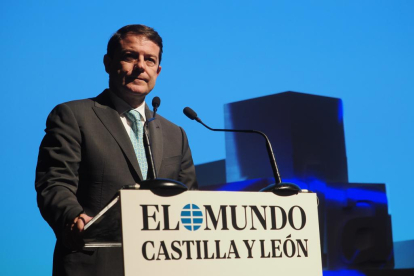 Alfonso Fernández Mañueco, presidente de la Junta de Castilla y León, en la gala de los Premios La Posada 2023 de El Mundo de Castilla y León. -PHOTOGENIC