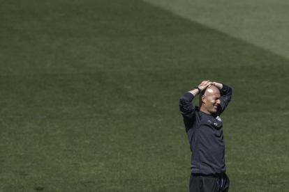 Zidane, durante el entrenamiento del Madrid este martes en Valdebebas.-EMILIO NARANJO