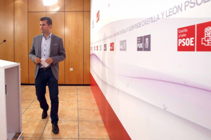 El secretario general del PSOE CyL, Luis Tudanca, comparece ante la prensa tras presidir la Permanente de la Comisión Ejecutiva Autonómica (CEA) del PSOE de Castilla y León-Ical