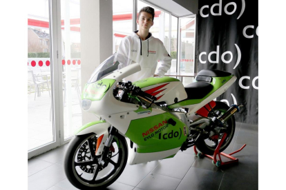 Cdo Covaresa presenta a Adrián Gómez, el motorista de 15 años al que apadrina, y que dispustará el Campeonato de Castilla y León en la categoría de Velocidad Criterium 125 cc-ICAL