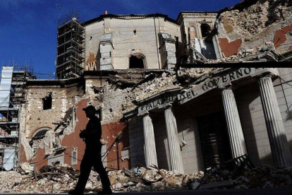 El centro histórico de la ciudad italiana de L'Aquila, tras la gran sacudida del año 2009.-Foto: AFP / KLAMAR