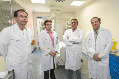 Los médicos encargados del proyecto, Pedro Enríquez, David Pacheco, José Ramón Cortiñás y Pablo Ucio.-M.A. Santos / Photogenic