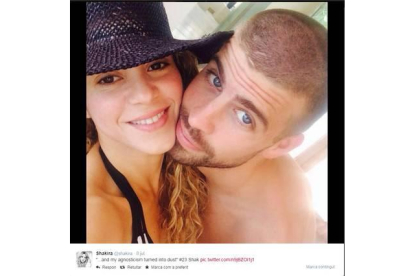 Shakira y Piqué, en una imagen publicada en Twitter, el pasado mes de julio.-Foto: TWITTER
