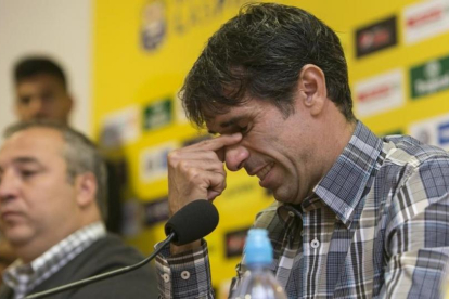 Juan Carlos Valerón anuncia la retirada y se emociona.-EFE / QUIQUE CURBELO
