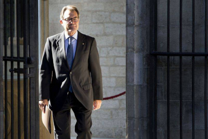 Artur Mas, a su llegada a la reunión del Consell Executiu, ayer.-Foto: FERRAN NADEU