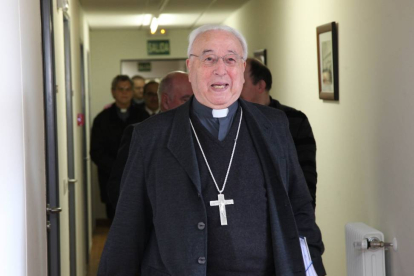 El Obispo de Segovia, Ángel Rubio, renuncia a su cargo-Ical