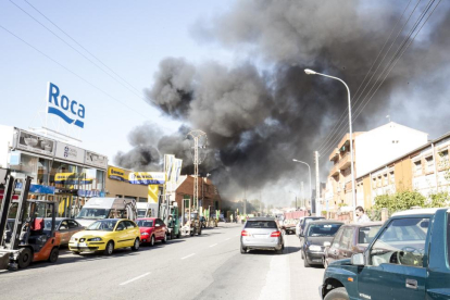 Incendio en una nave industrial en el polígono de ‘El Cerro’ en la ciudad de Segovia-Diego de Miguel / ICAL