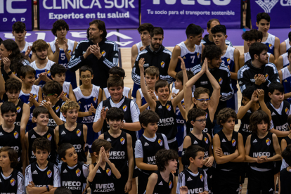 Presentación de la cantera durante el UEMC RV Baloncesto - Estudiantes. PHOTOGENIC