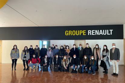 Renault facilita la incorporación al mundo laboral de 22 alumnos a través del programa Graduates. - ICAL