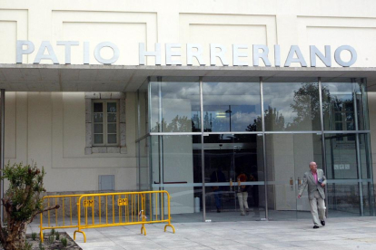 Entrada al museo Patio Herreriano de Valladolid.-ICAL