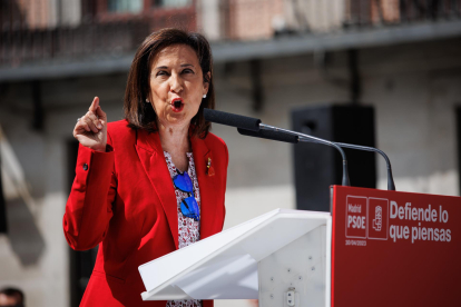 La ministra de Defensa, Margarita Robles, interviene durante un mitin del PSOE para presentar a sus candidatos a las elecciones del 28M, a 30 de abril de 2023, en Madrid (España). -EP