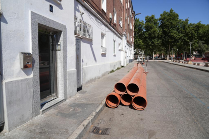 Cortes en las calles la Guarda y Romojaro de la Rondilla en Valladolid.- J.M. LOSTAU