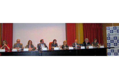 Víctor Alonso, Rocío Lucas, Óscar Puente, Felicidad Viejo, Pilar Garcés y Gregorio González, durante la inauguración del Foro de Empleo FiBEST.-EUROPA PRESS