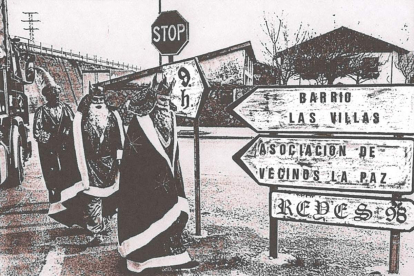 Los Reyes Magos en el barrio Las Villas de Valladolid hace años. | Imagen del libro 'El Lagar de Barahona' de José Antonio Gaviero