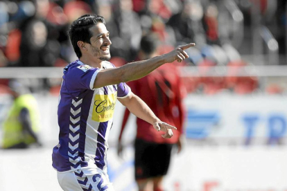 Jonathan Pereira celebra su domingo maravilloso: marcó tres goles y dio el pase en los otros dos en el Mallorca-Valladolid-LOF