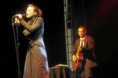 La cantante del grupo Marlango, Leonor Watling, durante uno de sus últimos conciertos en Valladolid-Pablo Requejo