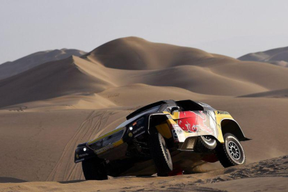 Loeb, durante la segunda etapa del Dakar 2019.-AFP