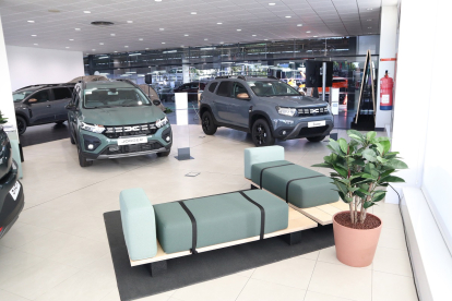 Presentación de la nueva imagen de Dacia en las instalaciones de Dacia Arroyo. -DACIA