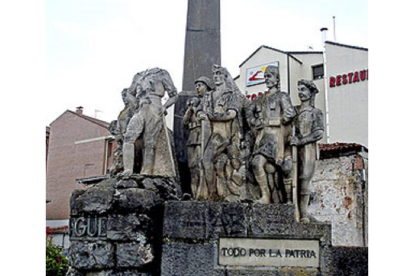 Estado en el que quedó el monumento tras haber sido la figura de Yagüe decapitada.-HDS