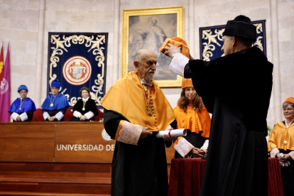 Álvaro Cuervo García, nombrado Doctor Honoris Causa por la UVa. / ICAL