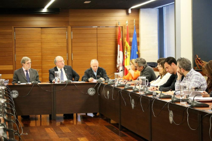 Aparicio, Cabero y Temprano, el pasado 2 de diciembre en el pleno donde del CES que debatió la reforma tributaria.-E.M.