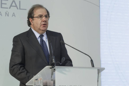 El presidente de la Junta de Castilla y León, Juan Vicente Herrera, inaugura la Central de Biomasa de L'Oréal-Ical