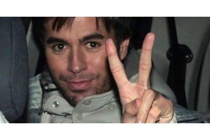 Enrique Iglesias ha colgado una foto mostrando cómo le ha quedado la mano tras la cirugía reconstructiva.-Foto: INSTAGRAM