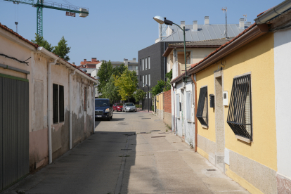 Calle Villasexmir en el barrio de Las Villas. J.M. LOSTAU