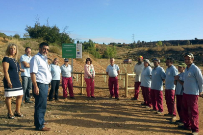 El Ayuntamiento de Villaquilambre (León) transforma un vertedero ilegal en un bosque. Tras retirar 60 camiones de escombros se han plantado 150 árboles en una escombrera de la localidad de Navatejera-Ical
