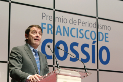 El presidente de ja Junta, Alfonso Fernández Mañueco, durante su intervención en el acto de entrega de los Premios Francisco de Cossio