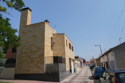 Calle de Villarfrechós de Campos en el barrio Las Villas. J.M. LOSTAU