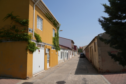 Calle de Villarfrechós de Campos en el barrio Las Villas. J.M. LOSTAU