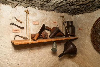 Algunos aperos que se pueden observar en el interior de las casas de cueva de Trigueros del Valle.- PHOTOGENIC