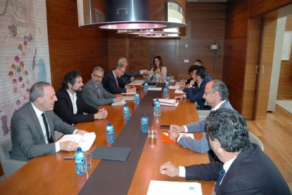 La reunión ha contado con la participación de la presidenta de las Cortes, Silvia Clemente-EUROPA PRESS