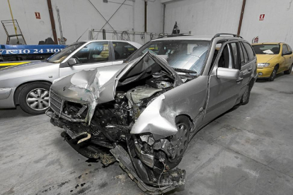 Estado en el que quedó el Mercedes C-250 tras la colisión-M. Á. Santos